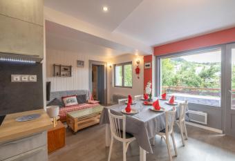 Appartement spacieux 6 personnes has Balcony rooms