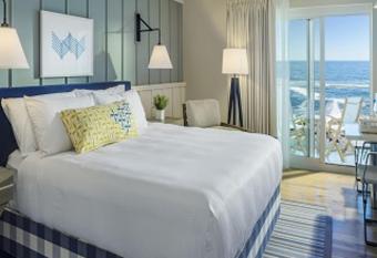 Cliff House Maine has rooms with a private hot tub