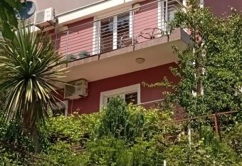 Markovic Apartmani Becici has Smoking/Balcony rooms