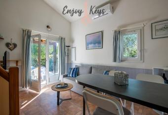 Le Jardin des Alpilles has Balcony rooms