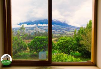 Loma Wasi Alojamiento Rural Ind  gena en Cotacachi has Balcony rooms