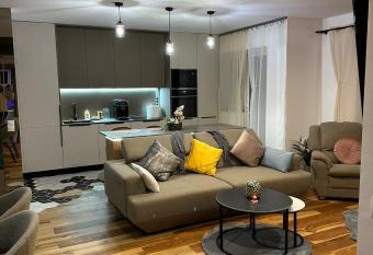 Apartament de Lux Andr   has rooms with a private hot tub