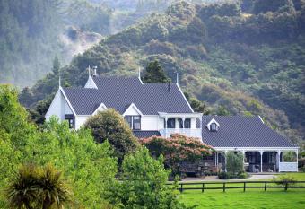 Country Homestead at Black Sheep Farm allows 18 year olds to book a room