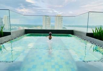                                                   Nexflix YouTube WiFi                                      has rooms with a private hot tub