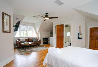 Captivating Cowgirl allows 18 year olds to book a room