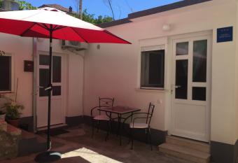 Dinka Apartment has Smoking rooms