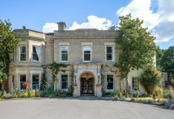 Woodland Manor Hotel allows 18 year olds to book a room