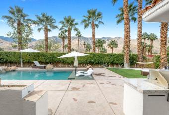 Villa 905 has rooms with a private hot tub