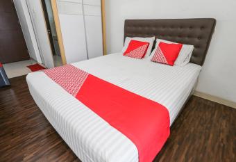 OYO 93447 City Rooms Apartment allows 18 year olds to book a room