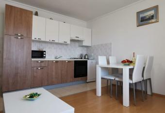 Apartment Branka Kustura has Balcony rooms