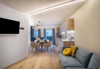 Avia Living Maria has Balcony rooms