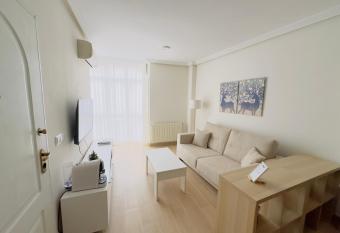 Alojamientos calle del Carmen - Cartagena allows 18 year olds to book a room