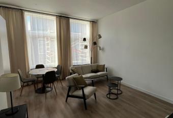 Da Costa 12A has Balcony rooms