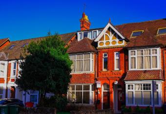 OYO Lonsdale Guest House allows 18 year olds to book a room