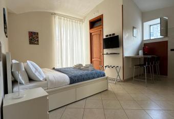 ART SUITE NEL CUORE DI PORTICI has Balcony rooms