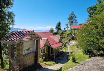 The Aritar Retreat has Smoking/Balcony rooms