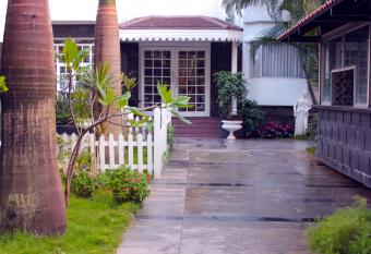 Highgates Hotel has Smoking rooms