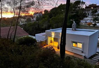 Hauzify I Casa Olivella has Balcony rooms