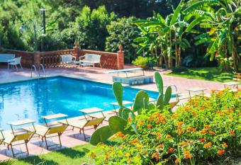 Family resort in villa with pool has Balcony rooms