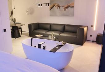 Modern Sanctuary Cysterska allows 18 year olds to book a room