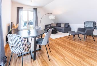 Tonirooms Penthouse has Balcony rooms