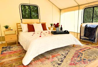 Roaring River Luxury Glamping #1 has Balcony rooms