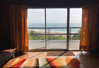 Casa en algarrobo con hermosa vista al mar has Balcony rooms