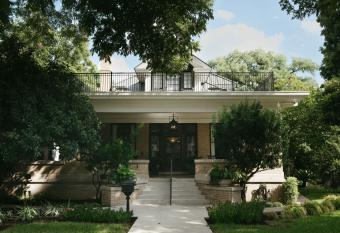 Sophie's Gasthaus has rooms with a private hot tub