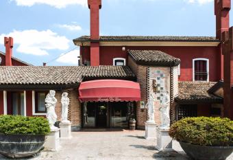 Locanda Da Lino allows 18 year olds to book a room