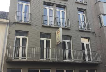 Hotel Chaplin allows 18 year olds to book a room