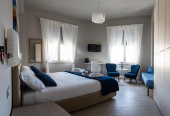 CONTE CAVOUR has Balcony rooms