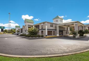 Quality Inn Quincy - Tallahassee West has Smoking rooms