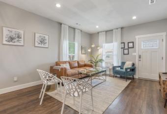 Tulsa Boho Bungalow - King Bed Near Dtwn, Expo, Tu allows 18 year olds to book a room