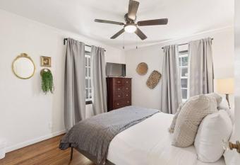 Tulsa Home Sweet Home - King Bed Near Expo, Tu, Dtwn allows 18 year olds to book a room