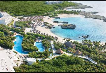 Beautiful condo & amazing views allows 18 year olds to book a room