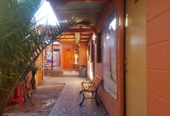 Hostal Tuyasto has Balcony rooms