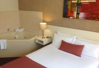 Glenelg Dockside Motel allows 18 year olds to book a room