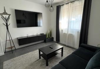 Duplex avec ext  rieur privatif proche Paris/CDG has Balcony rooms