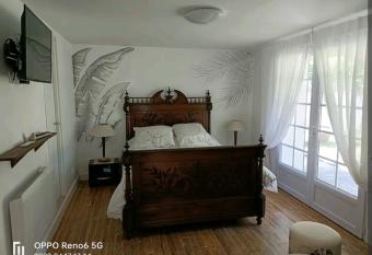 Studio avec terrasse priv  e et grand jardin has Balcony rooms