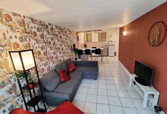 Appartement    c  t   de Disneyland Paris CK-triomphe has Balcony rooms