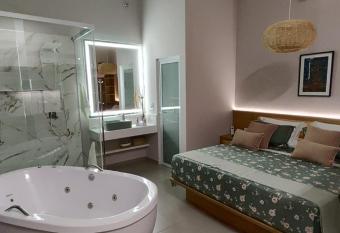 Apartamento rom  ntico Parque dos Saltos_Brotas_2 allows 18 year olds to book a room