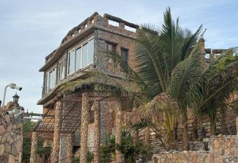 Fanja Heritage House has Balcony rooms