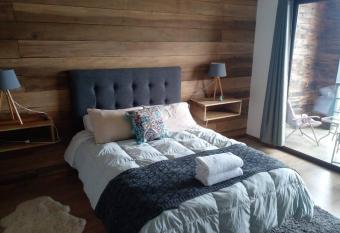 Acogedor en parcela allows 18 year olds to book a room