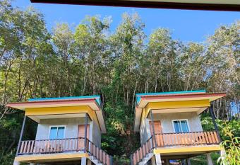 Baanchomjan Kohyaoyai has Balcony rooms