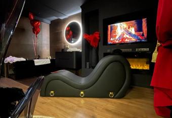 Love room Casa Amore sauna baln  o 66 Occitanie allows 18 year olds to book a room