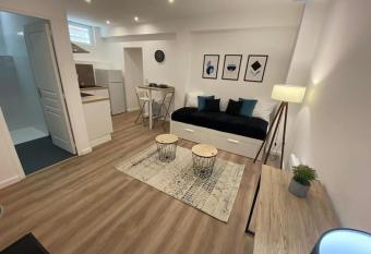 Studio Atypique - Mazamet Centre allows 18 year olds to book a room