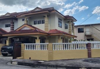 D  Serdang Homestay has Balcony rooms