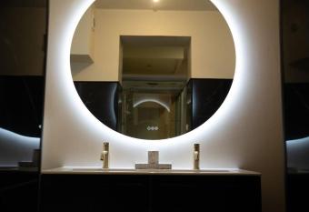 L intimiste allows 18 year olds to book a room