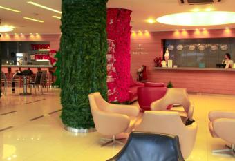 Harbor Haven Suites Single Room with Gym and Bar allows 18 year olds to book a room