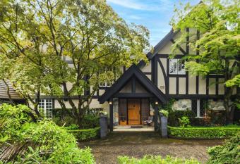 Suite Smart West Vancouver allows 18 year olds to book a room